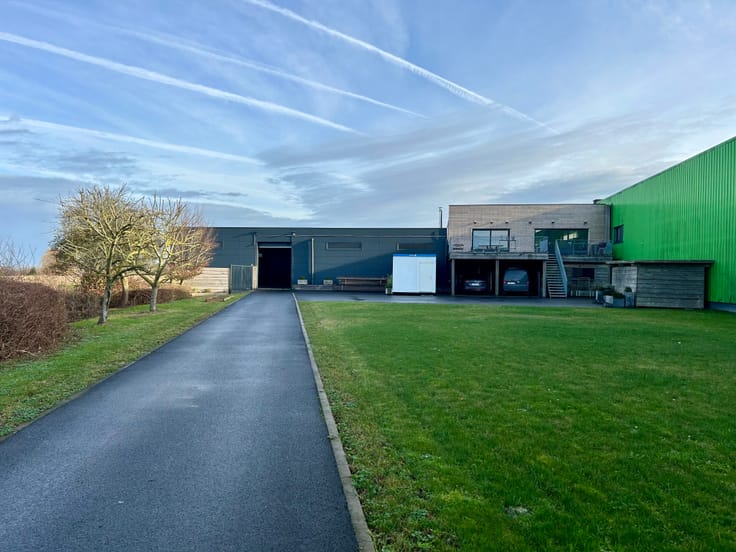 Surface polyvalente de +/-870 m²